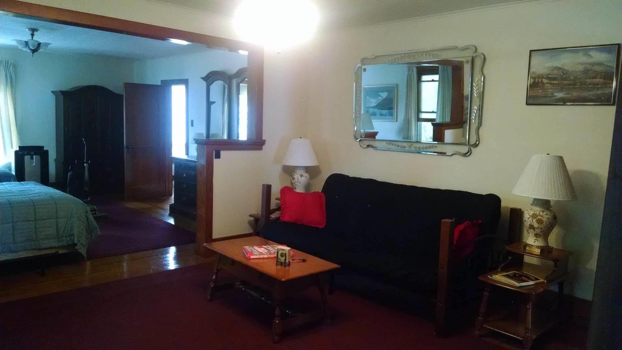 Fish & Loaves Bed And Breakfast Numidia Екстер'єр фото