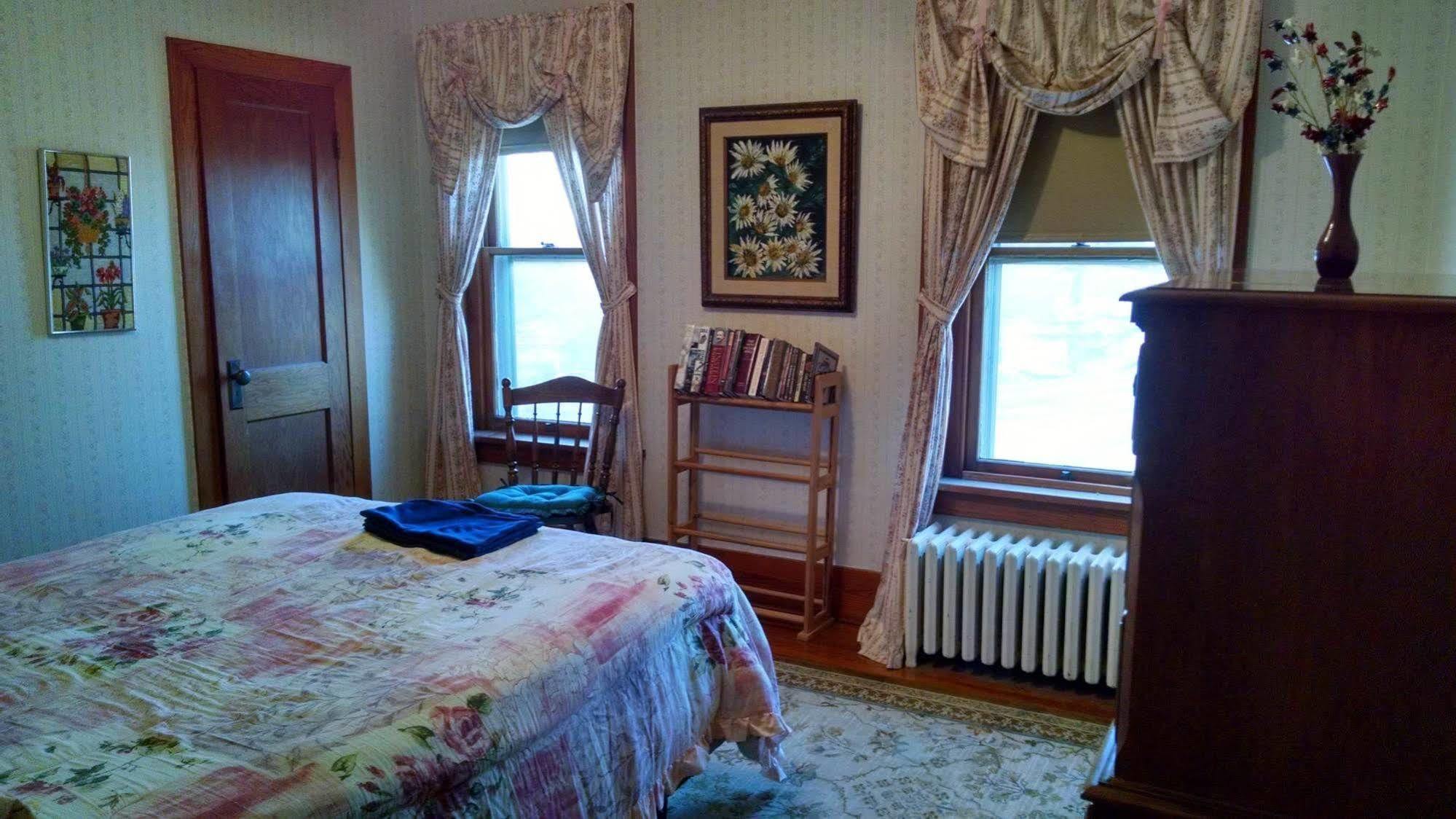 Fish & Loaves Bed And Breakfast Numidia Екстер'єр фото